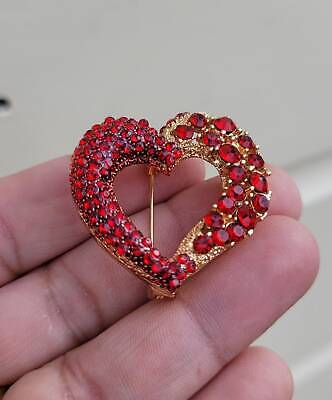 Red Heart Celebrity Brooch Stunning Vintage Look Retro Style Love Broach Pin D1R